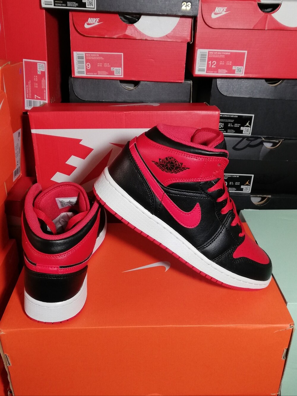 AIR JORDAN 1 MID 'ALTERNATE BRED' WOMEN'S US SIZE 7 MINT CONDITION